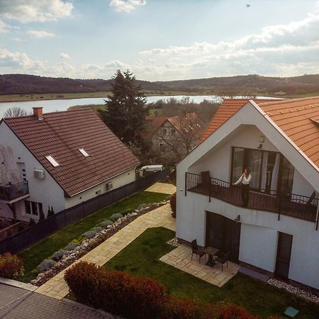 Pilger Apartments Тихани Екстериор снимка