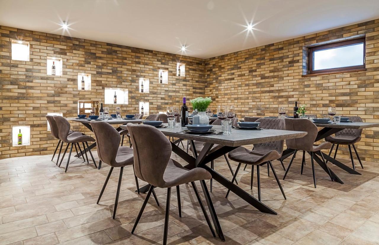 Pilger Apartments Тихани Екстериор снимка
