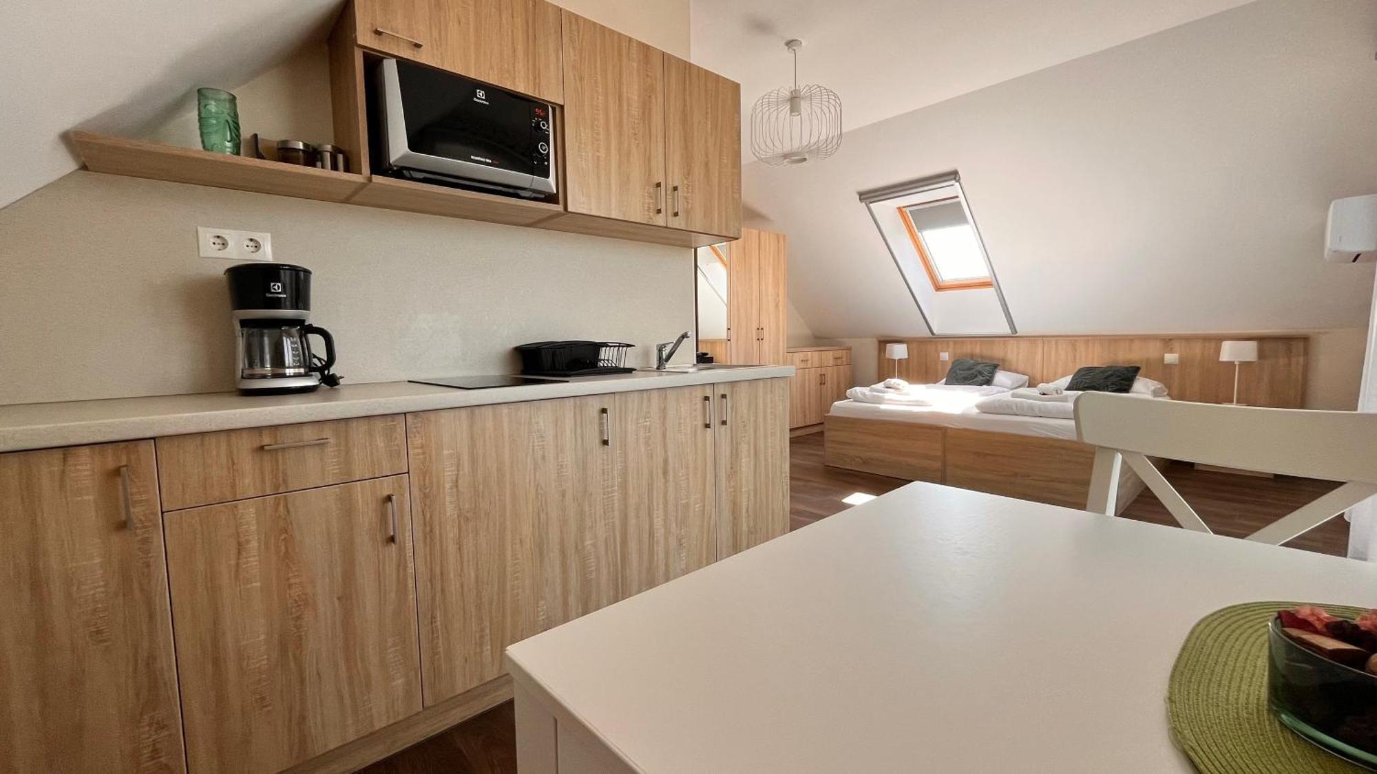 Pilger Apartments Тихани Екстериор снимка