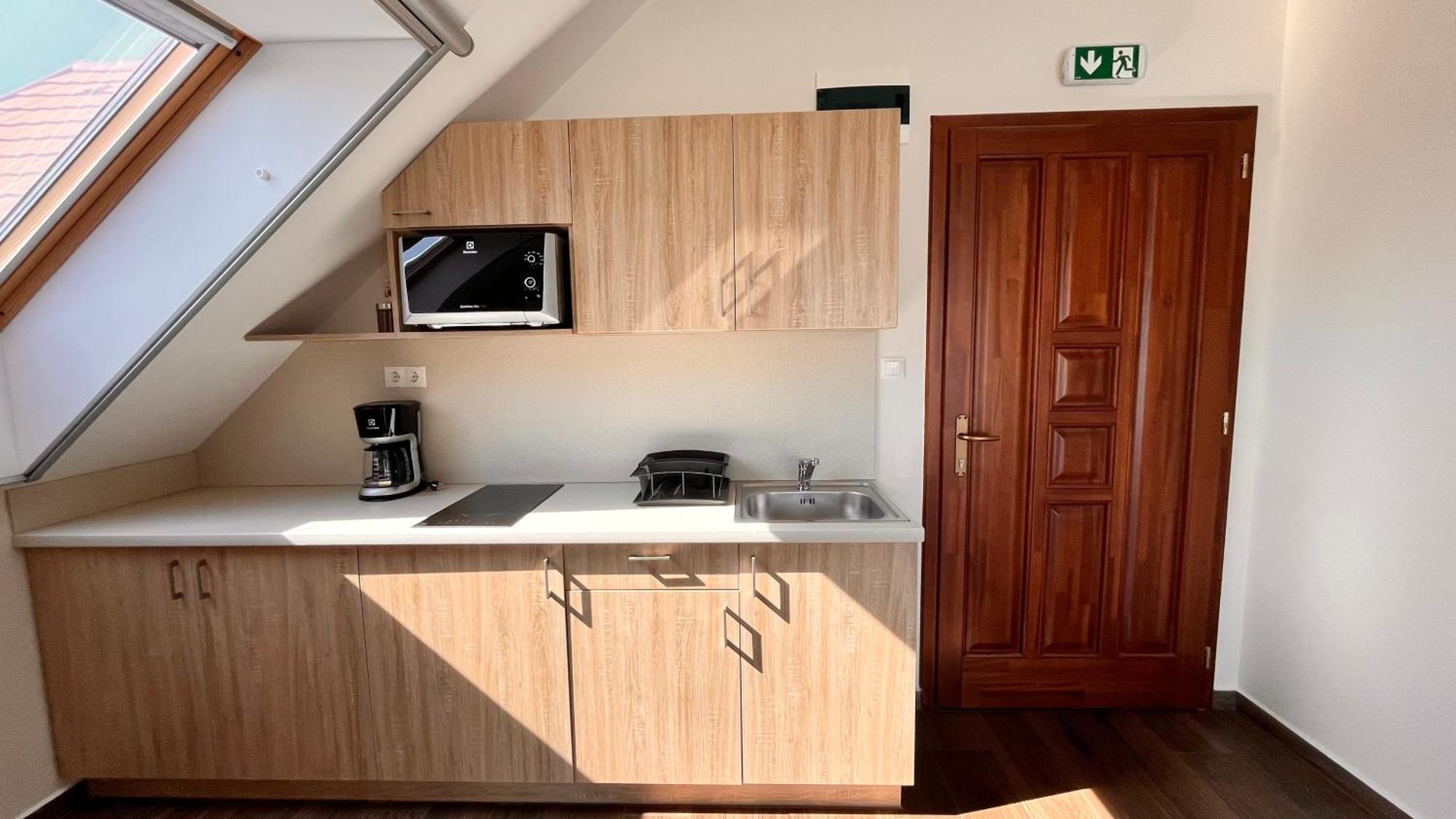 Pilger Apartments Тихани Екстериор снимка