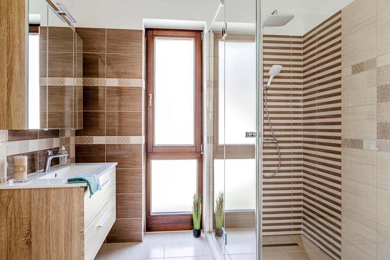 Pilger Apartments Тихани Екстериор снимка