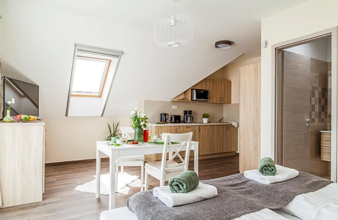 Pilger Apartments Тихани Екстериор снимка