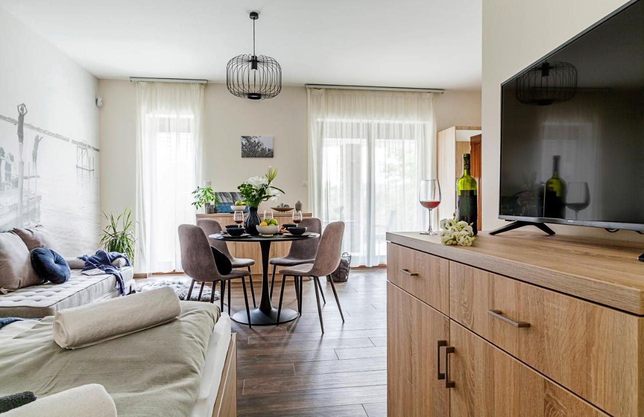 Pilger Apartments Тихани Екстериор снимка
