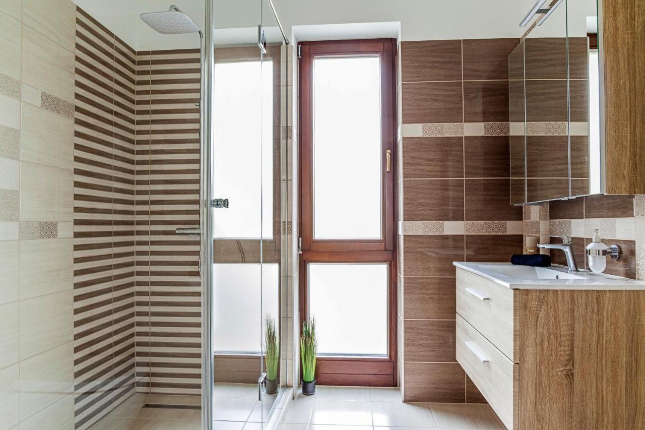 Pilger Apartments Тихани Екстериор снимка