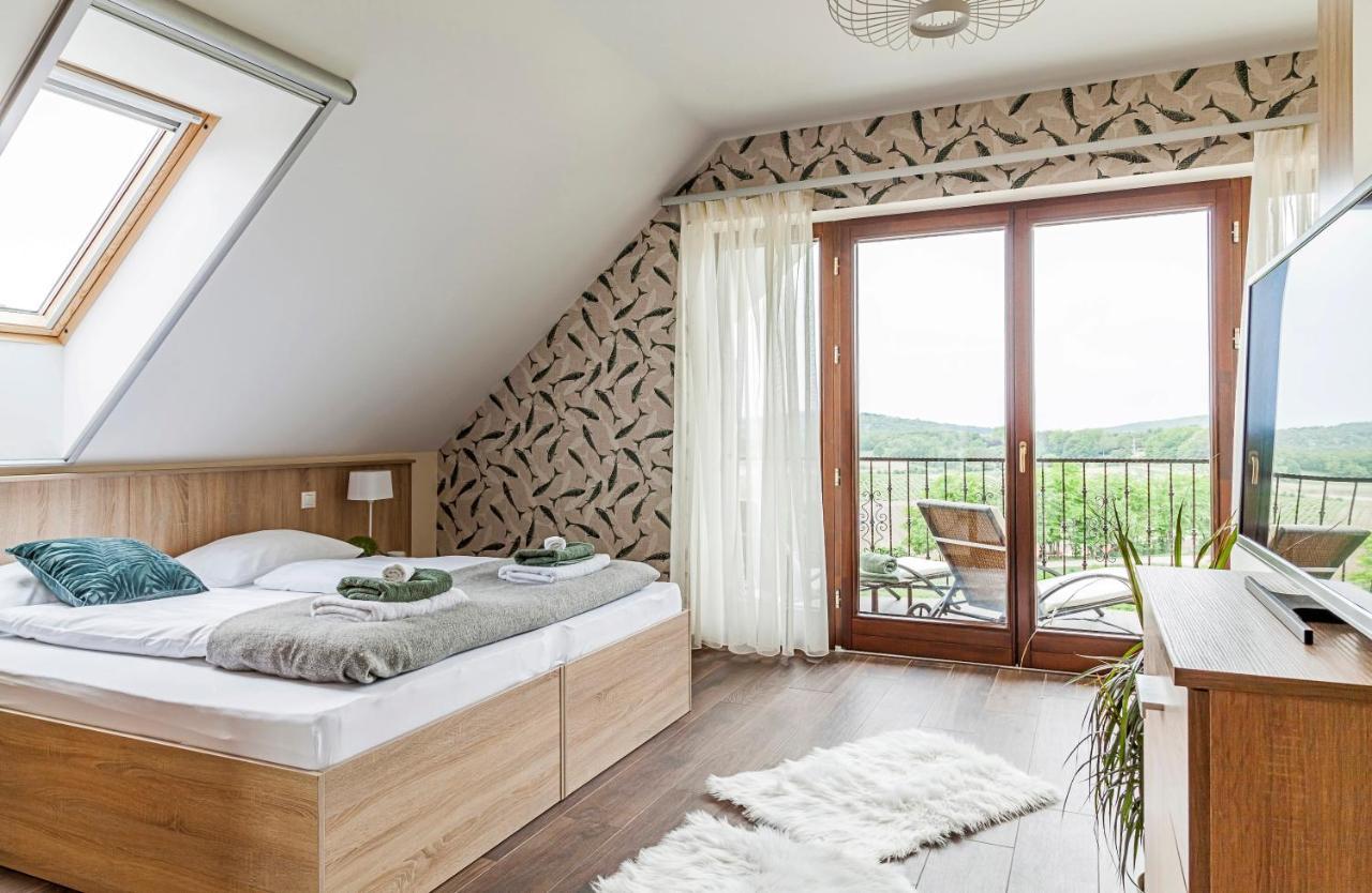 Pilger Apartments Тихани Екстериор снимка