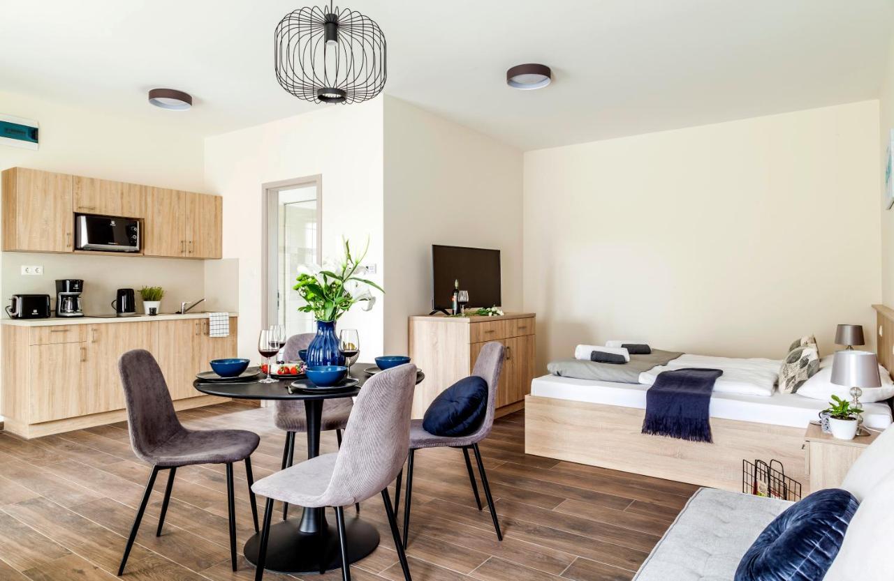 Pilger Apartments Тихани Екстериор снимка